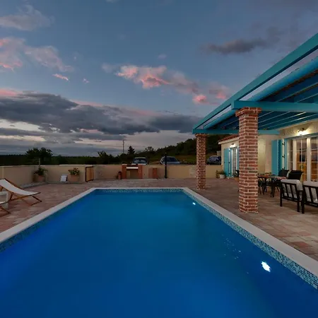 Jurenda Villa *