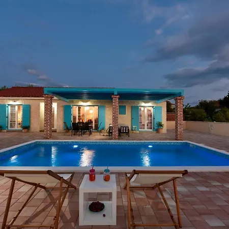 Jurenda וילה Sukošan