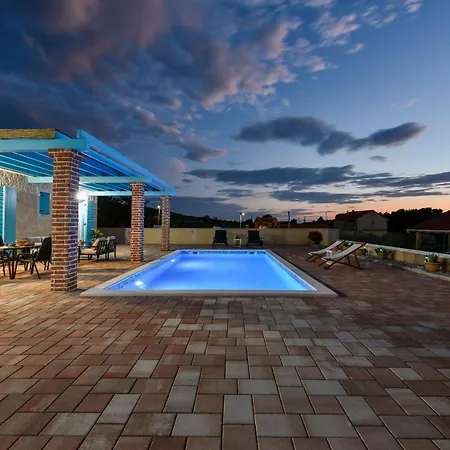 Jurenda וילה Sukošan